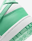Nike Dunk Low Green Glow sneakers basse donna in pelle verde, dettaglio tomaia