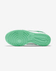 Nike Dunk Low Green Glow sneakers basse donna in pelle verde, indossate