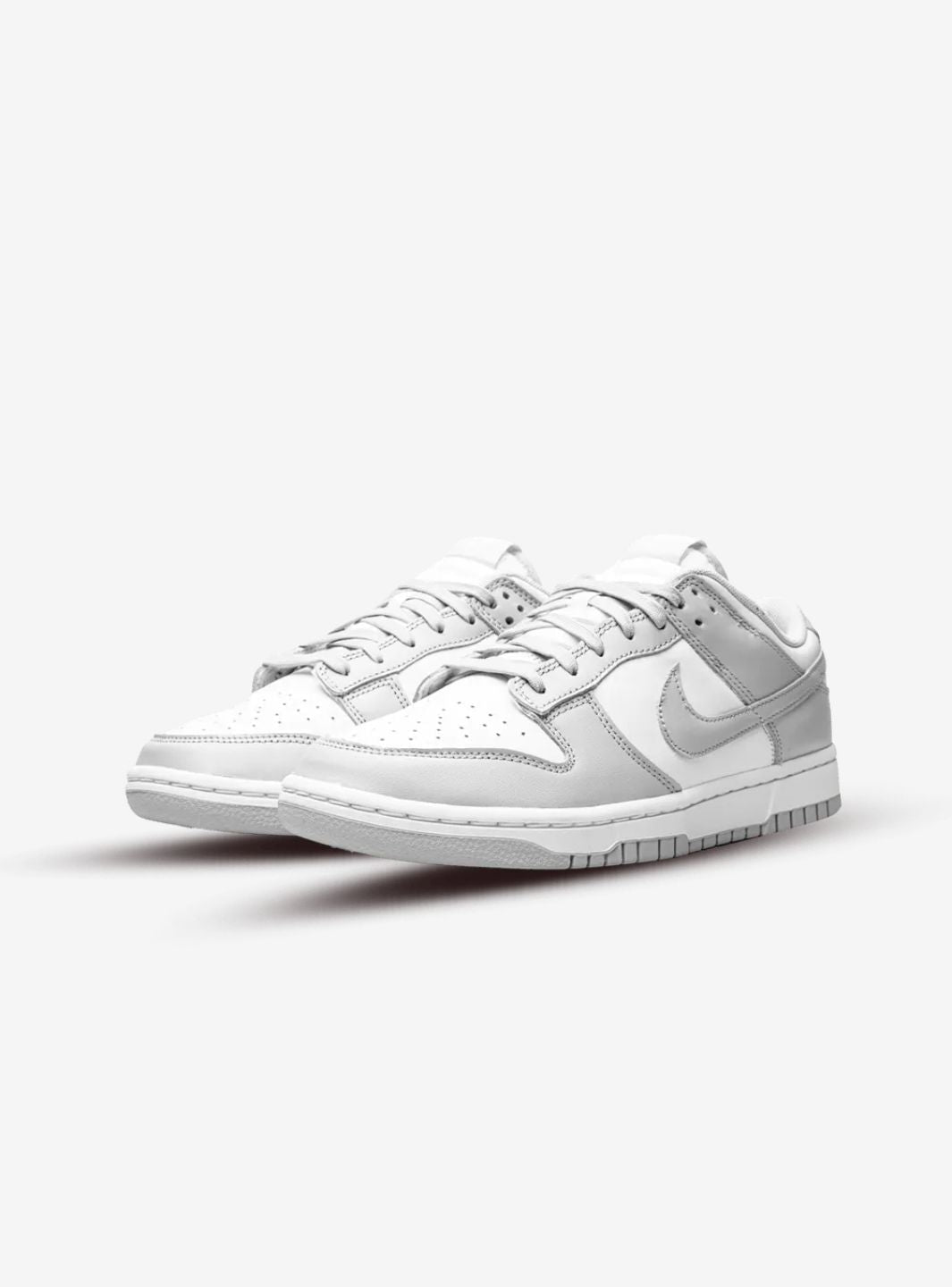 Nike Dunk Low Gray Fog sneakers basse uomo e donna in pelle grigio, vista frontale