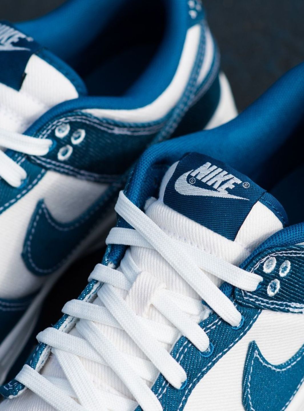 Nike Dunk Low Industrial Blue Sashiko sneakers basse uomo e donna in pelle blu, indossate