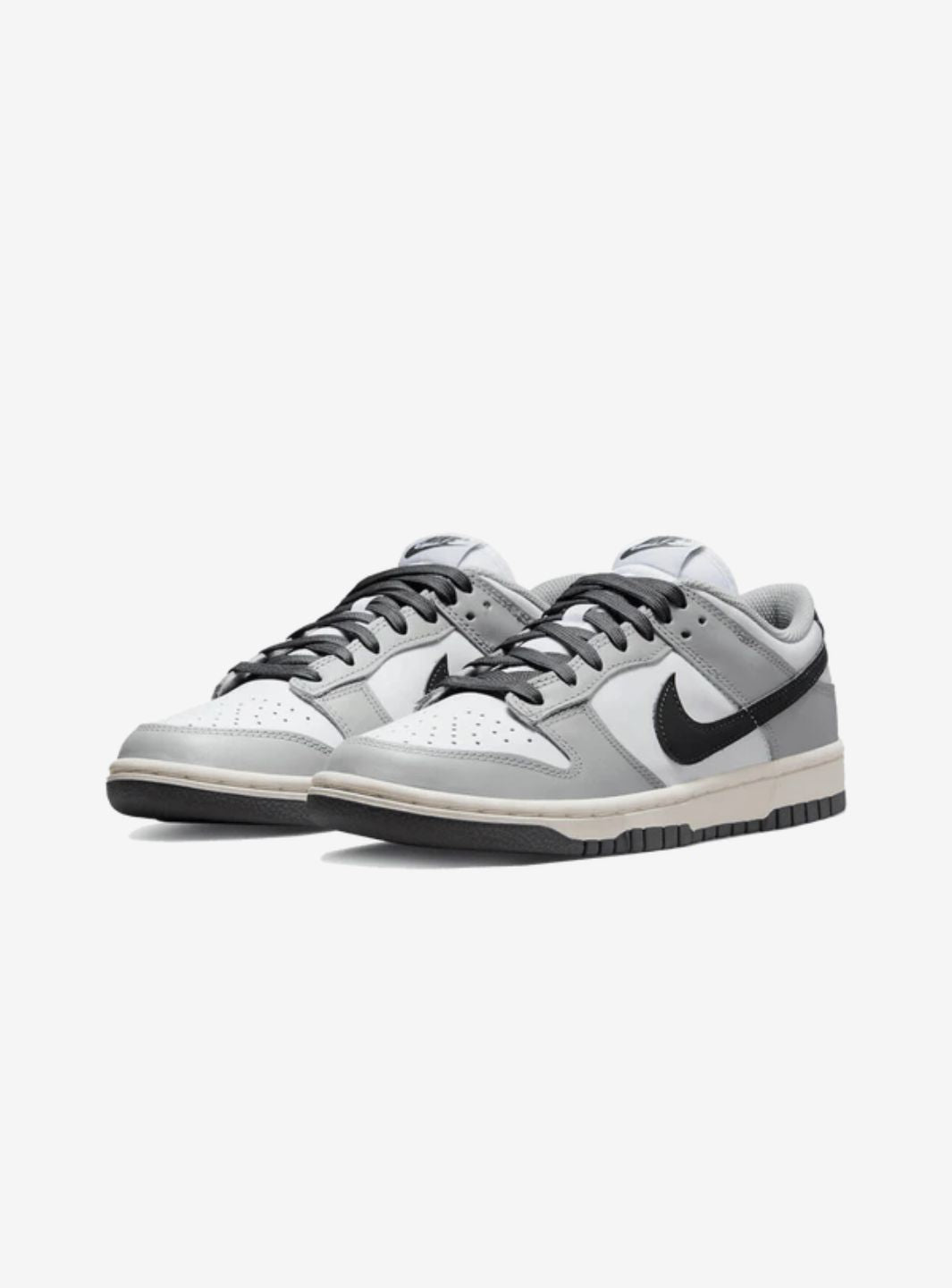 Nike Dunk Low Light Smoke Grey sneakers basse donna in pelle grigio, vista frontale