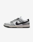 Nike Dunk Low Light Smoke Grey sneakers basse donna in pelle grigio, vista laterale