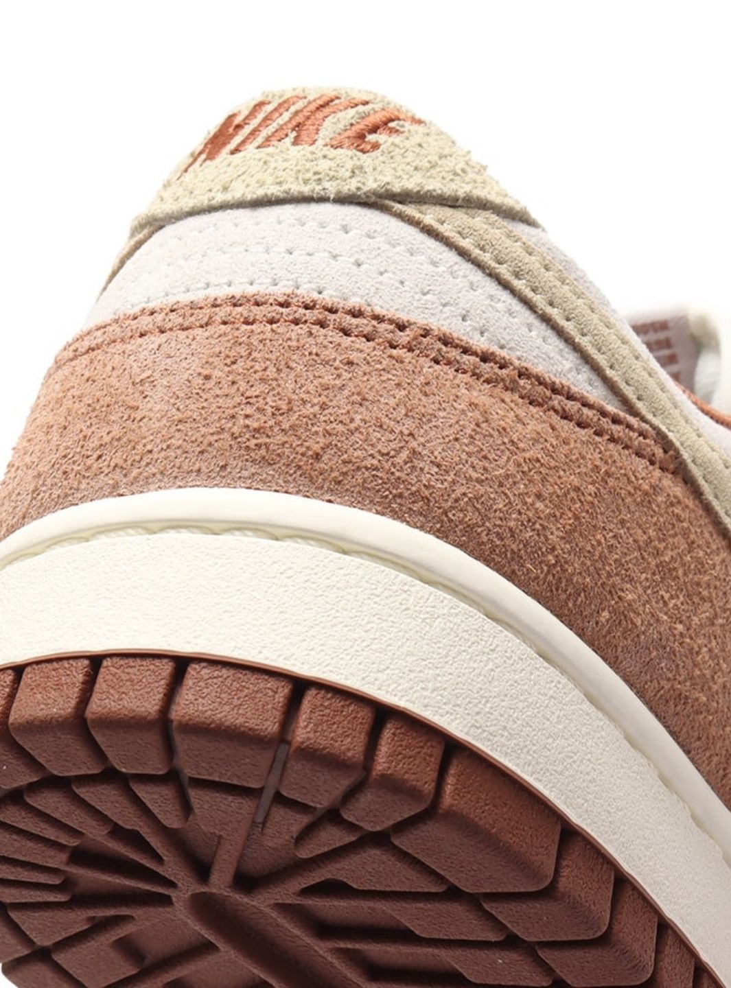 Nike Dunk Low Medium Curry sneakers basse uomo e donna in pelle arancione, dettaglio tomaia