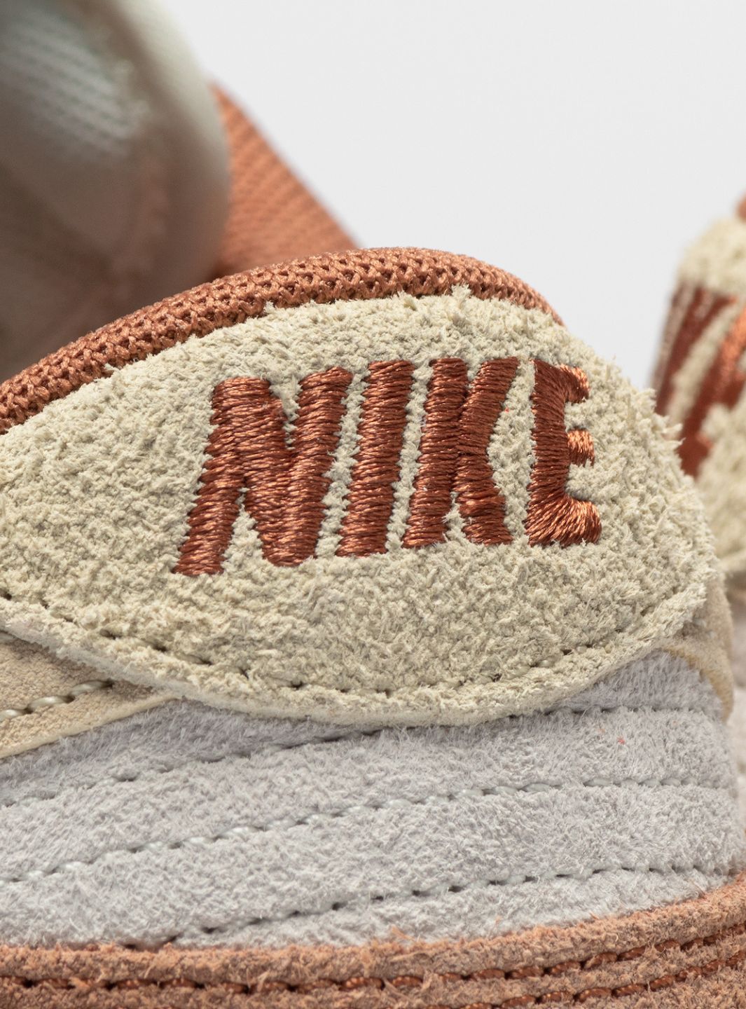 Nike Dunk Low Medium Curry sneakers basse uomo e donna in pelle arancione, indossate