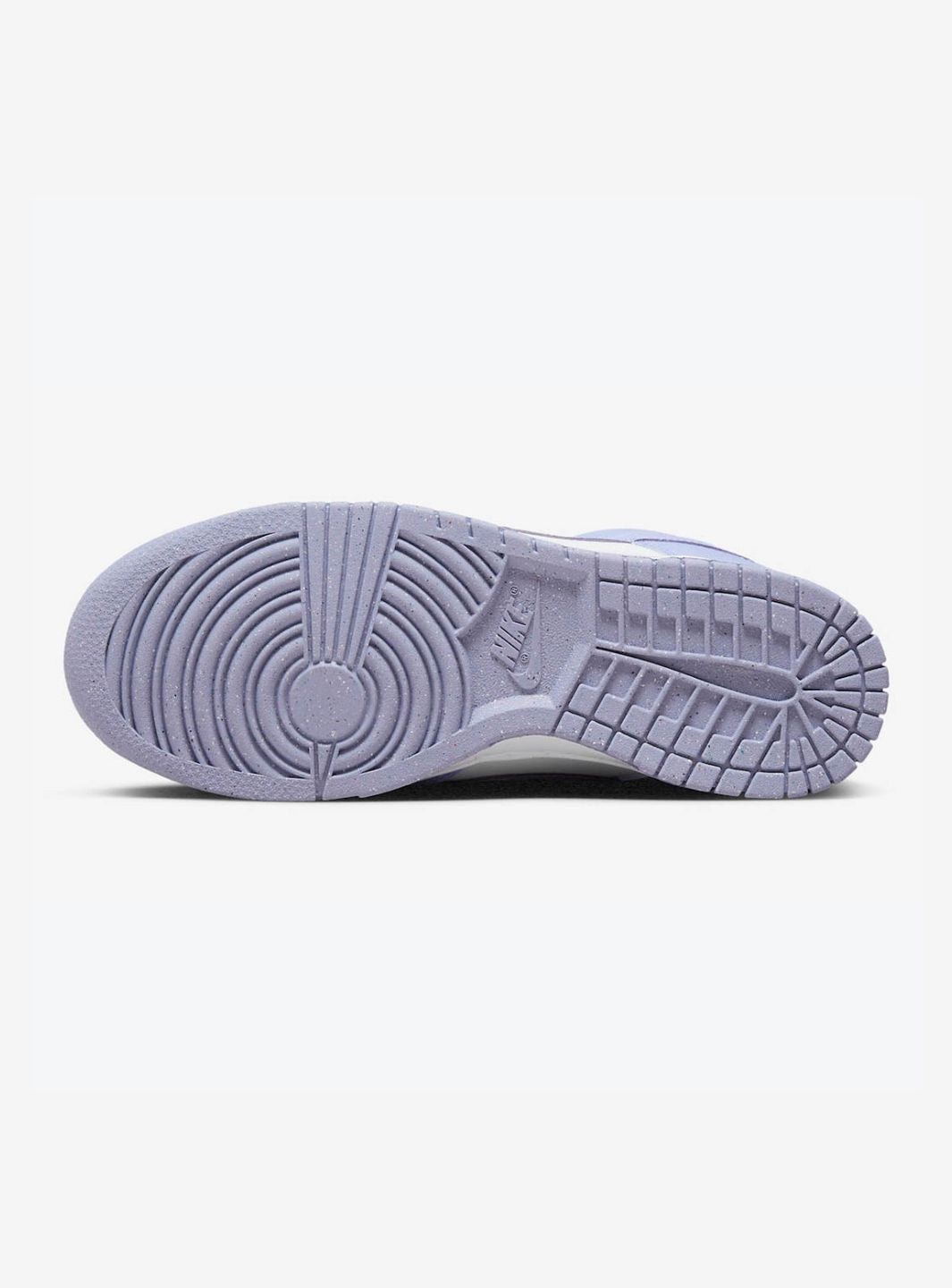 Nike Dunk Low Next Nature Lilac sneakers basse uomo e donna in pelle lilla, indossate