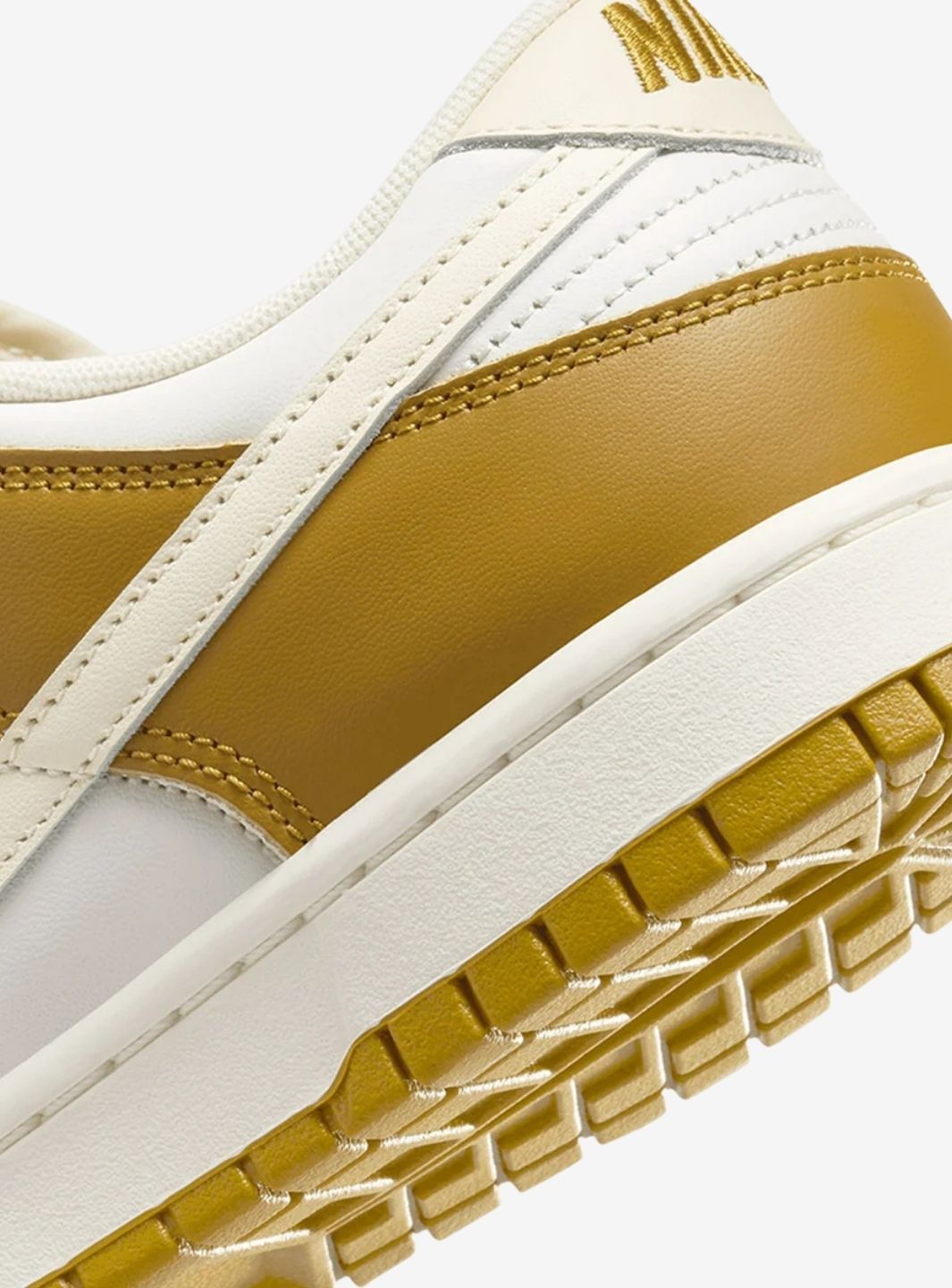 Nike Dunk Low Retro Bronzine sneakers basse uomo e donna in pelle multicolore, dettaglio tallone