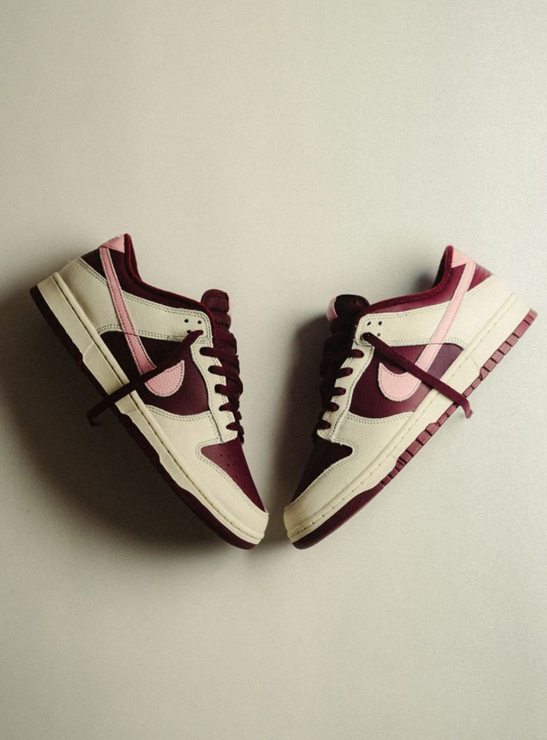 Nike Dunk Low Retro Valentine's Day (2023) sneakers basse uomo e donna in pelle multicolore, vista dall'alto