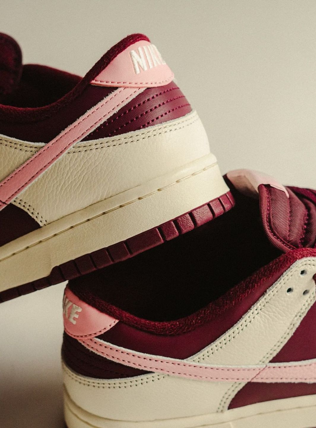 Nike Dunk Low Retro Valentine's Day (2023) sneakers basse uomo e donna in pelle multicolore, dettaglio tomaia
