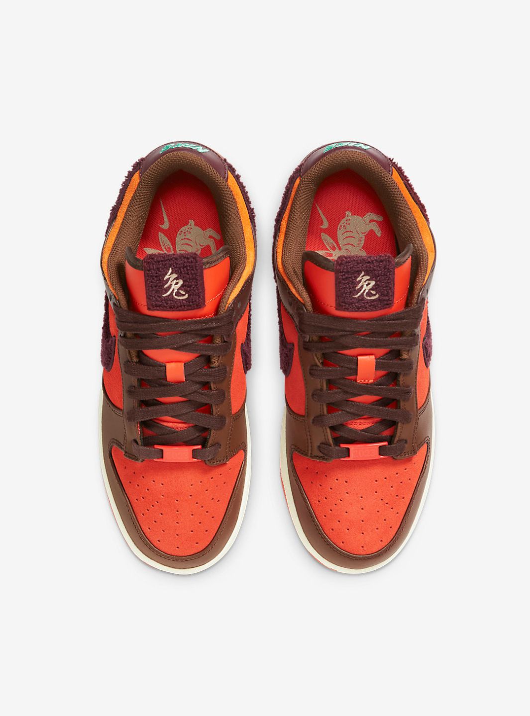 Nike Dunk Low Retro Year of the Rabbit Light Crimson (2023) sneakers basse uomo e donna in pelle rosso, vista posteriore