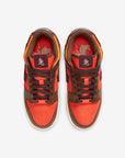 Nike Dunk Low Retro Year of the Rabbit Light Crimson (2023) sneakers basse uomo e donna in pelle rosso, vista posteriore