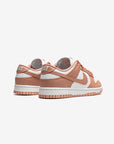 Nike Dunk Low Rose Whisper sneakers basse donna in pelle rosa, dettaglio suola