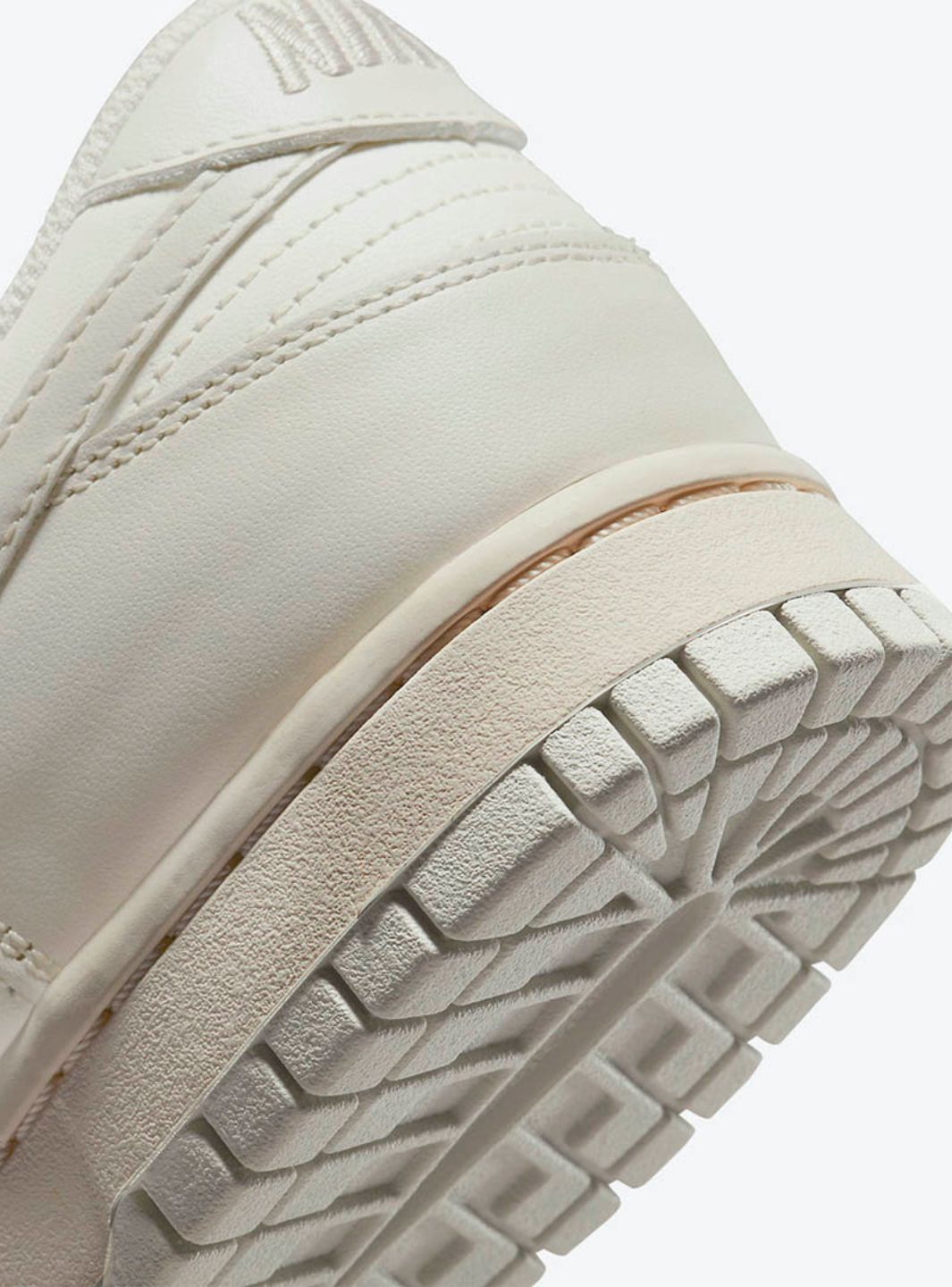 Nike Dunk Low Sail Light Bone sneakers basse uomo e donna in pelle bianco beige, dettaglio tomaia