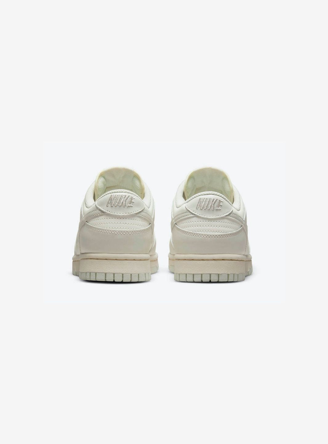 Nike Dunk Low Sail Light Bone sneakers basse uomo e donna in pelle bianco beige, vista dall'alto