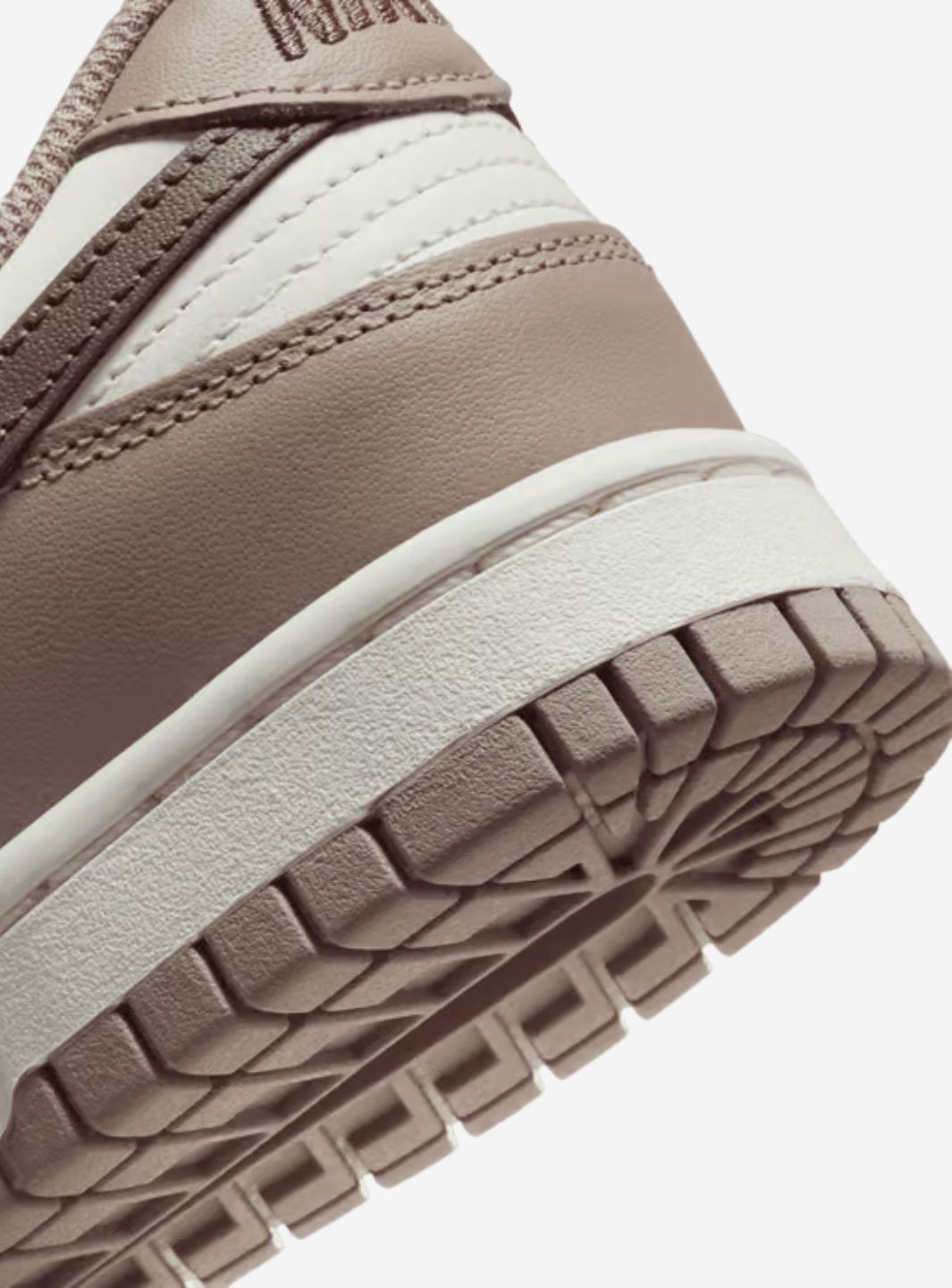 Nike Dunk Low Sail Plum Eclipse sneakers basse donna in pelle bianco, dettaglio tomaia