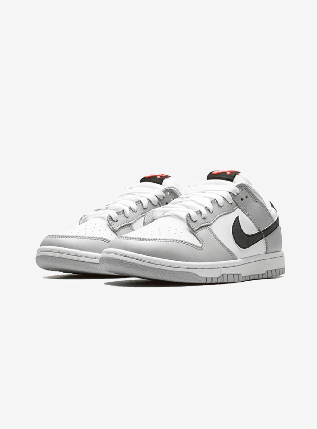 Nike Dunk Low Jackpot sneakers basse uomo e donna in pelle bianco nero, vista frontale