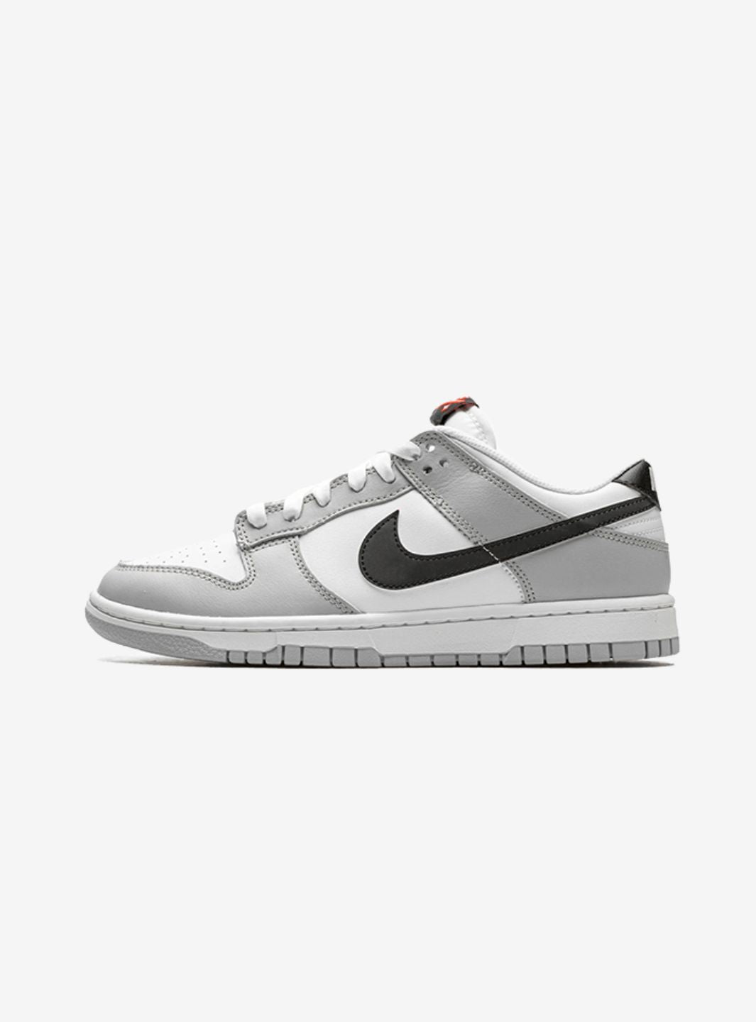 Nike Dunk Low Jackpot sneakers basse uomo e donna in pelle bianco nero, vista laterale