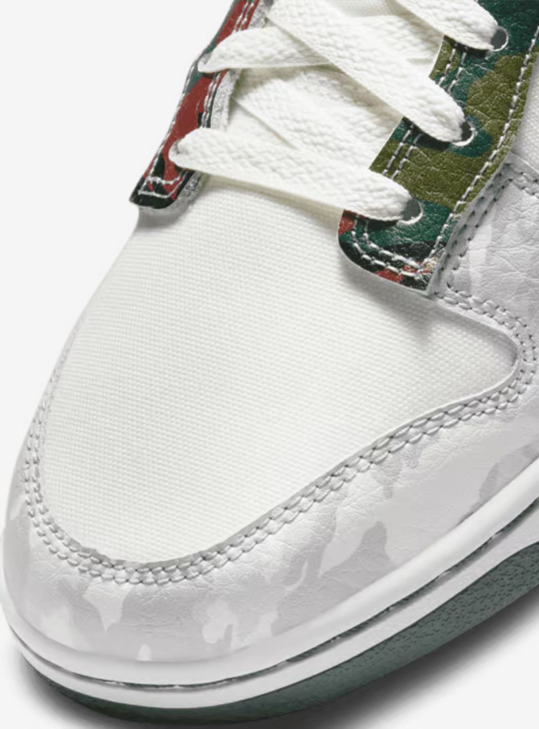 Nike Dunk Low Sail Multi-Camo sneakers basse uomo e donna in pelle bianco, dettaglio suola