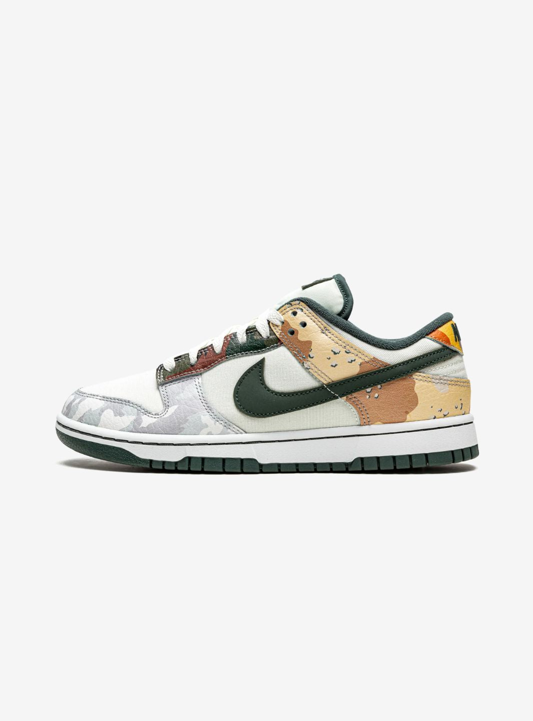 Nike Dunk Low Sail Multi-Camo sneakers basse uomo e donna in pelle bianco, vista laterale