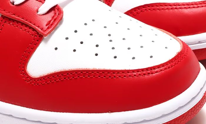 Nike Dunk Low USC sneakers basse uomo e donna in pelle bianco rosso, vista dall'alto