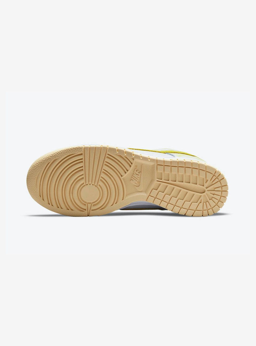 Nike Dunk Low Yellow Strike sneakers basse uomo e donna in pelle giallo, indossate