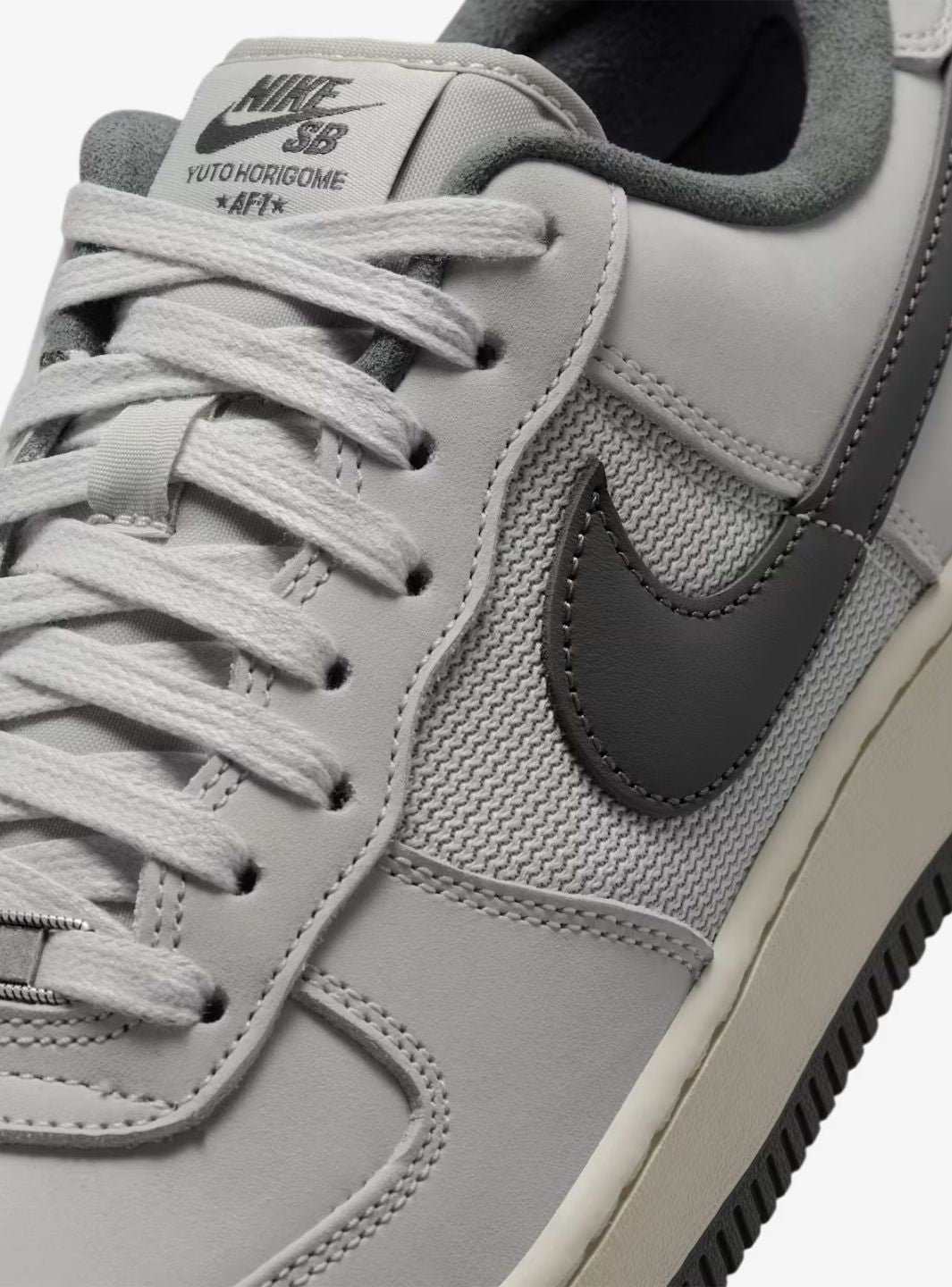 Nike Air Force 1 Low Yuto Horigome White Iron Grey sneakers basse uomo e donna pelle bianco grigio, dettaglio tallone