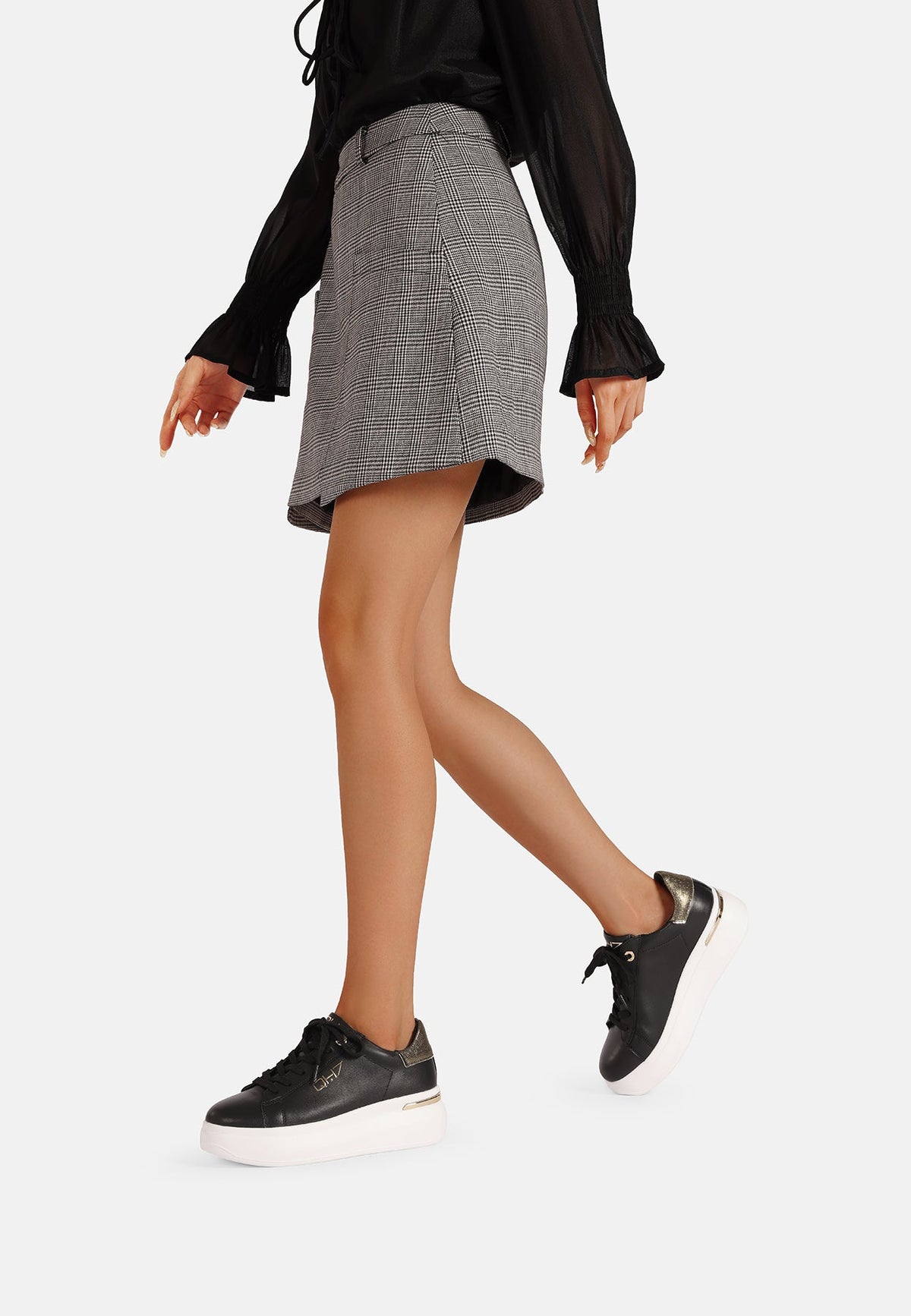 Sneakers Donna Nicoletta Alba Sildora – vista indossata