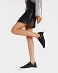 Sneakers Donna Nicoletta Luce Sildora – vista indossata